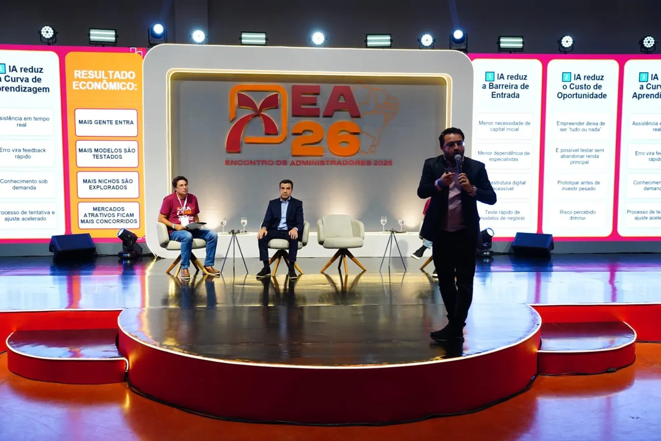 Edgar Abreu palestrando — Encontro de Administradores
